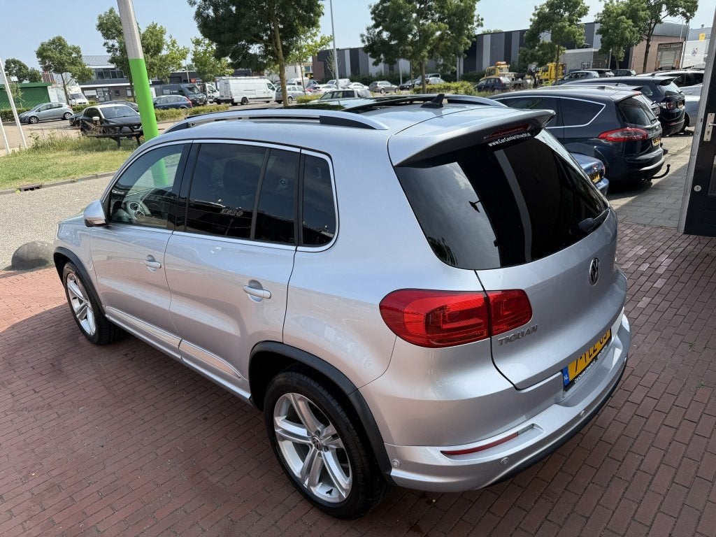 Volkswagen Tiguan 1.4 TSI R-Line Edition pano airco navi TOP, Auto's, Automaat, Euro 5, Start-stop-systeem, 4 cilinders