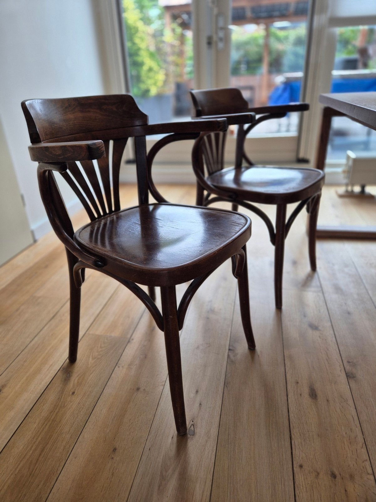2x Thonet chairs with armrest Vintage, Ophalen
