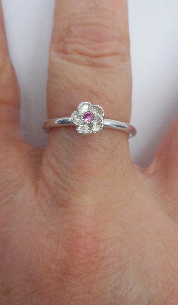 Zilveren ring bloem met steentje maat 17,5 nr.183