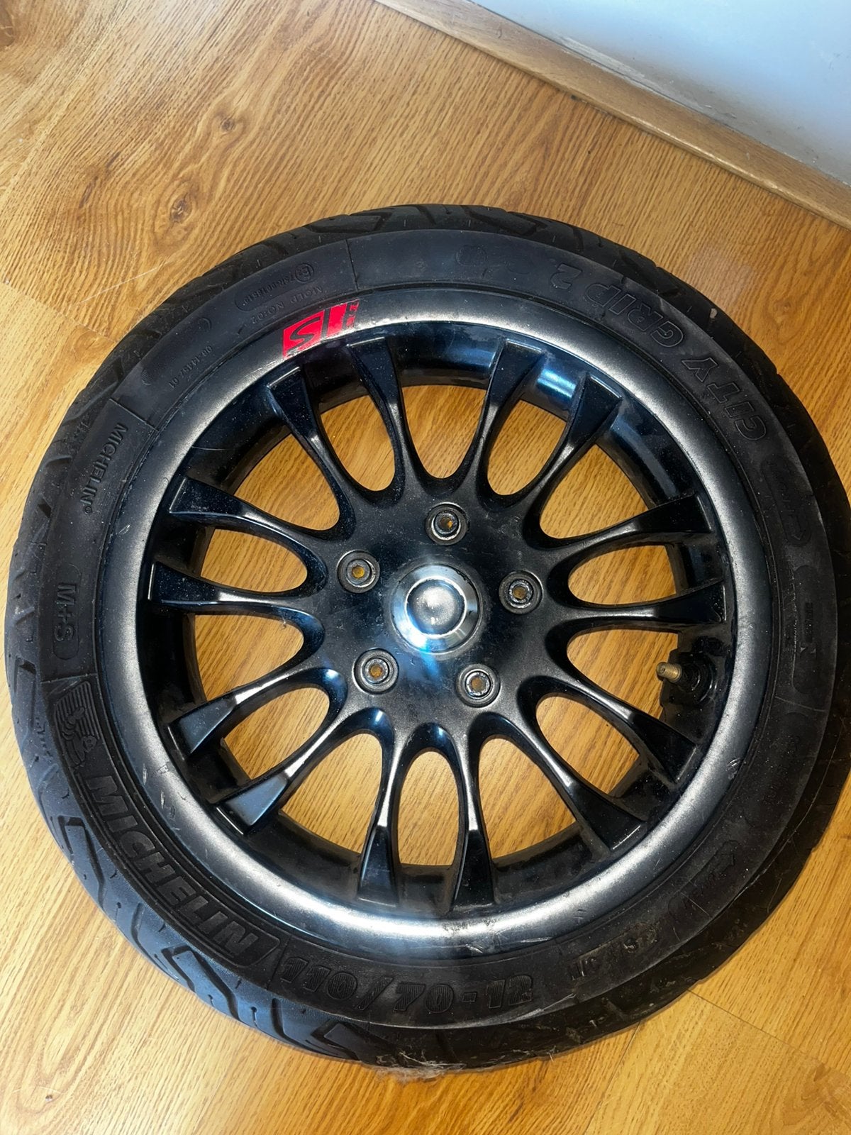 Voorwiel vespa sprint, Ophalen