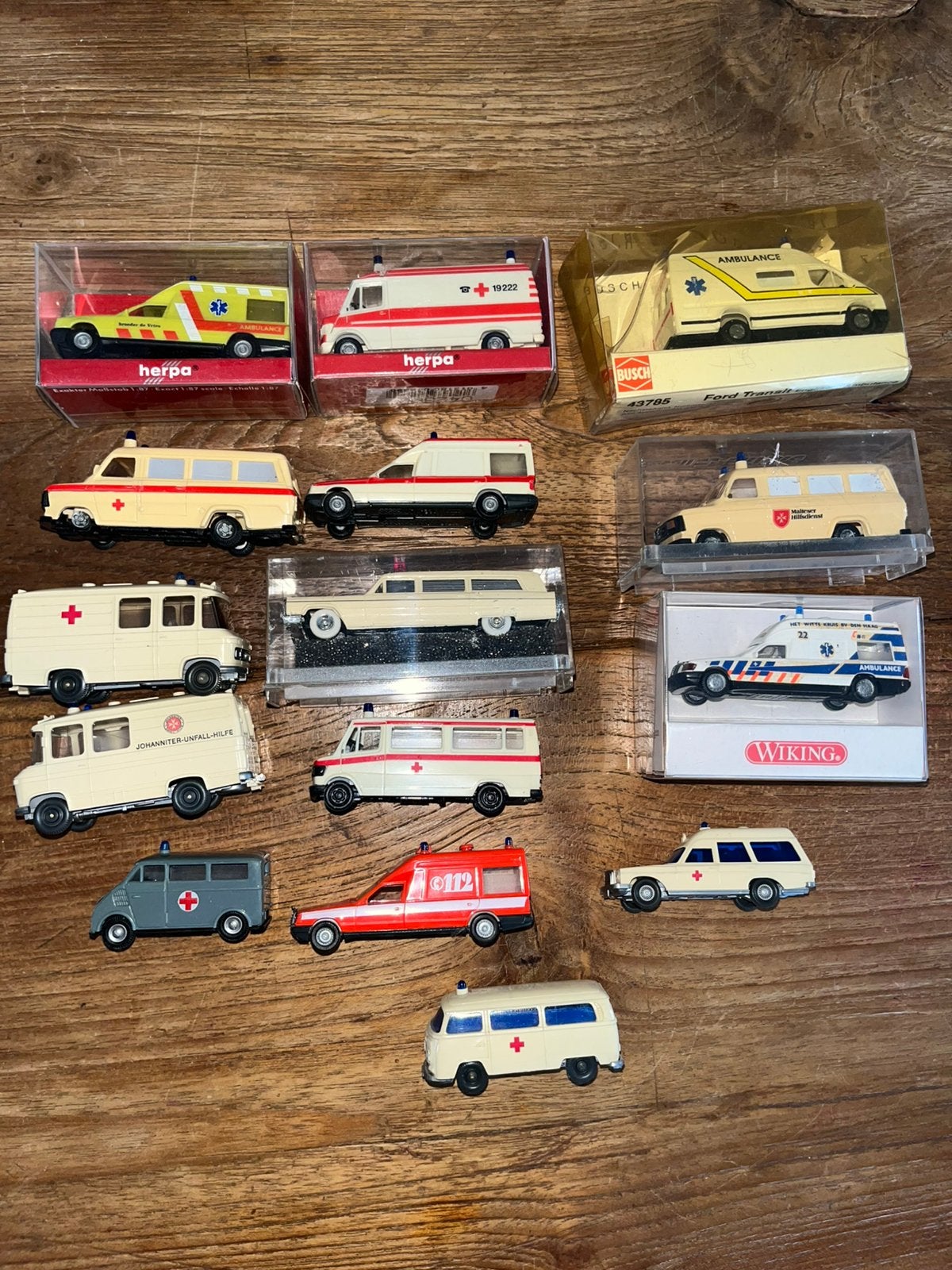 Lotje modelautos 1/87 ambulances, Ophalen of Verzenden, Zo goed als nieuw, Bus of Vrachtwagen, Overige merken