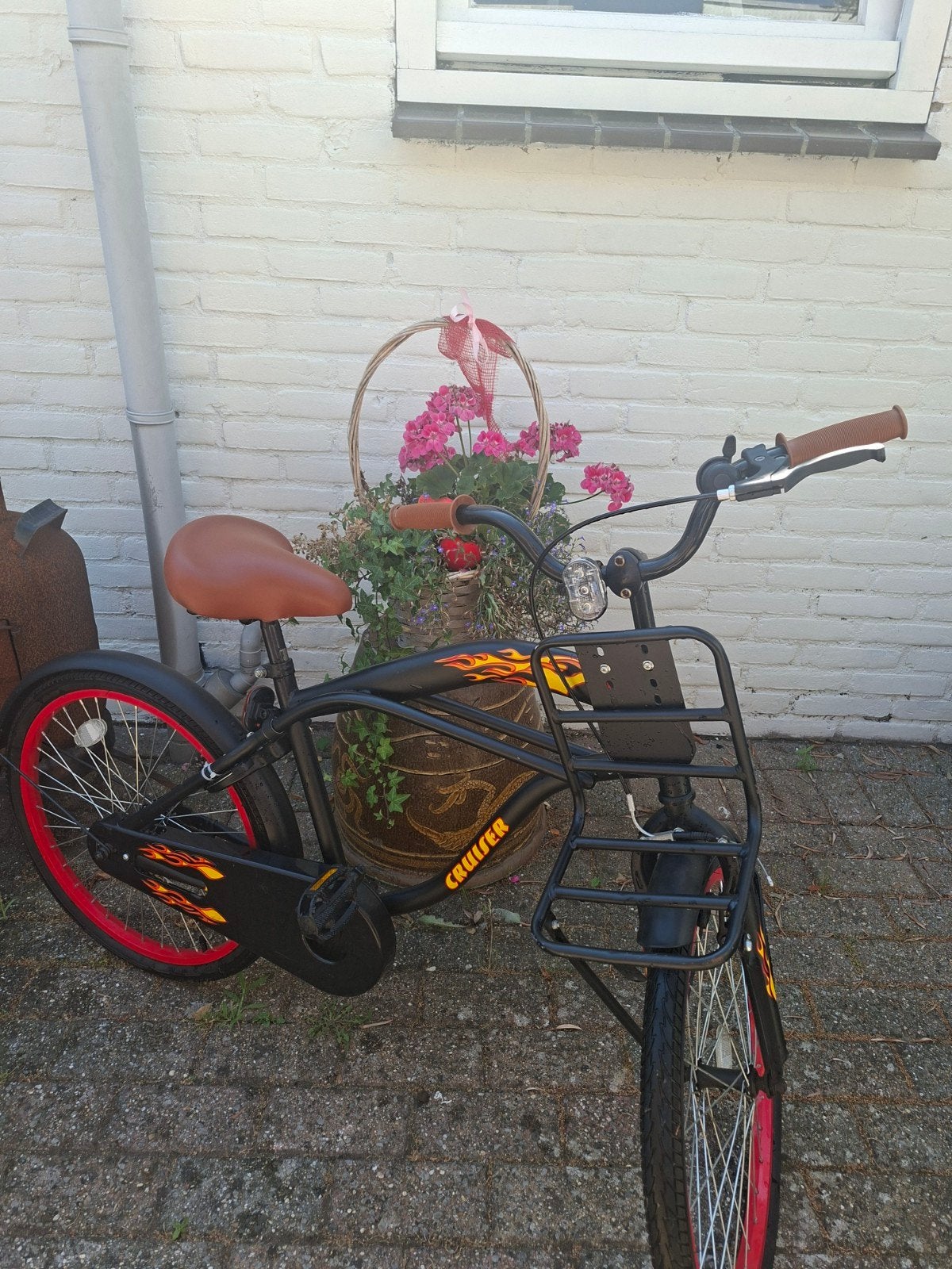 Stoere Zwarte Cruiser Kinderfiets met Vlammen en Voordrager, Fietsen en Brommers, Fietsen | Cruisers en Lowriders, Zo goed als nieuw