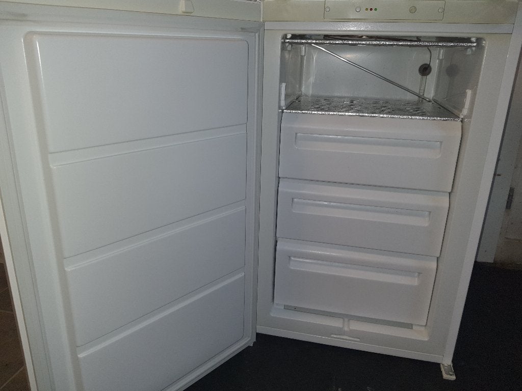 Top Merk! Zanussi Inbouw vrieskast werkt Uitstekend & Schoon, Minder dan 85 cm, Minder dan 60 cm, Zo goed als nieuw, Energieklasse A of zuiniger