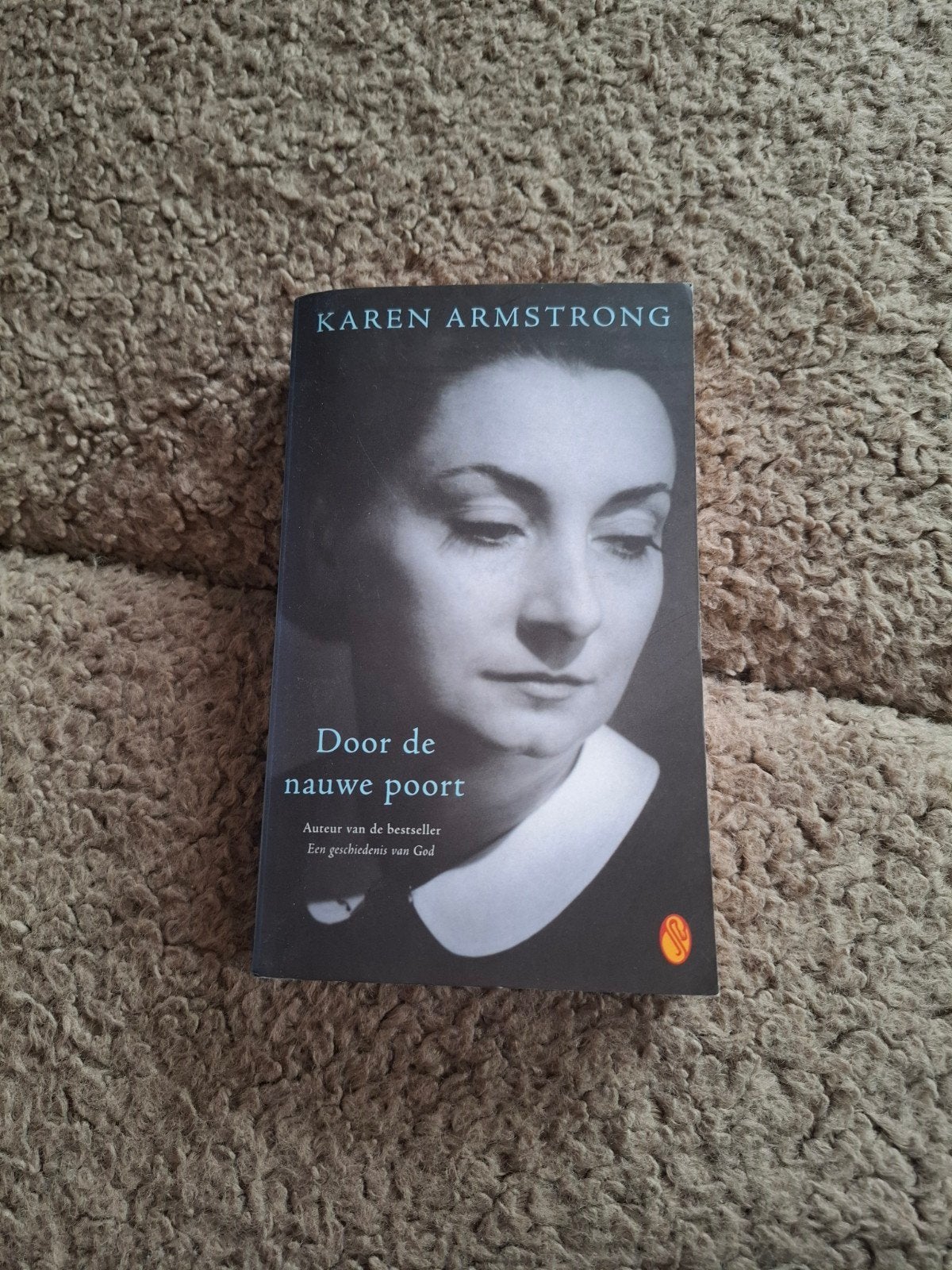 Karen Armstrong - Door de nauwe poort, Boeken, Ophalen of Verzenden, Zo goed als nieuw, Karen Armstrong