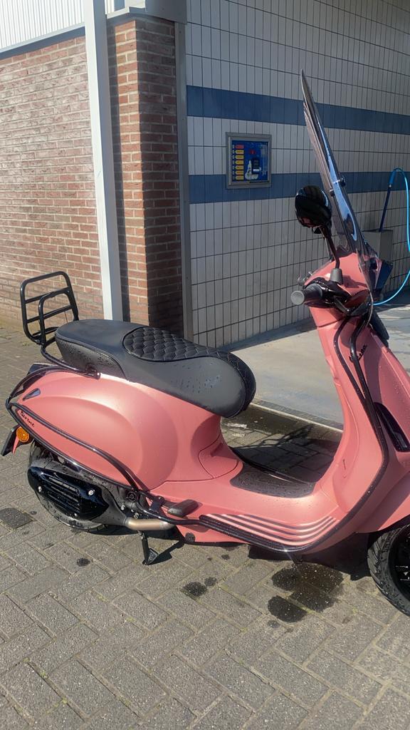 Vespa Sprint Rosé Gold, Fietsen en Brommers, Scooters | Vespa, Overige modellen, Maximaal 45 km/u, Ophalen of Verzenden, Zo goed als nieuw