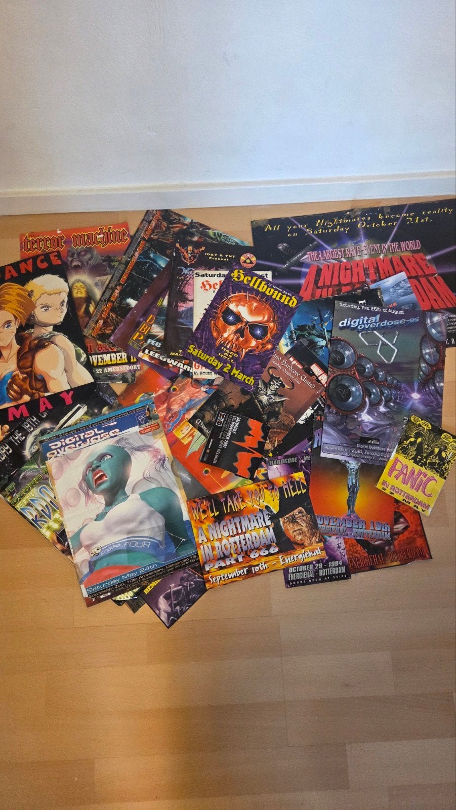Grote collectie vintage hardcore/gabber flyers, Verzenden, Gebruikt