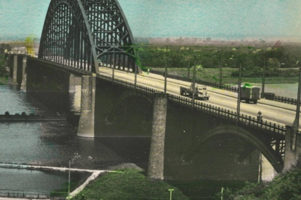 984306	Nijmegen	Waalbrug	1956 Gld	Gelopen met Postzegel, Ophalen of Verzenden, 1940 tot 1960, Gelopen, Gelderland