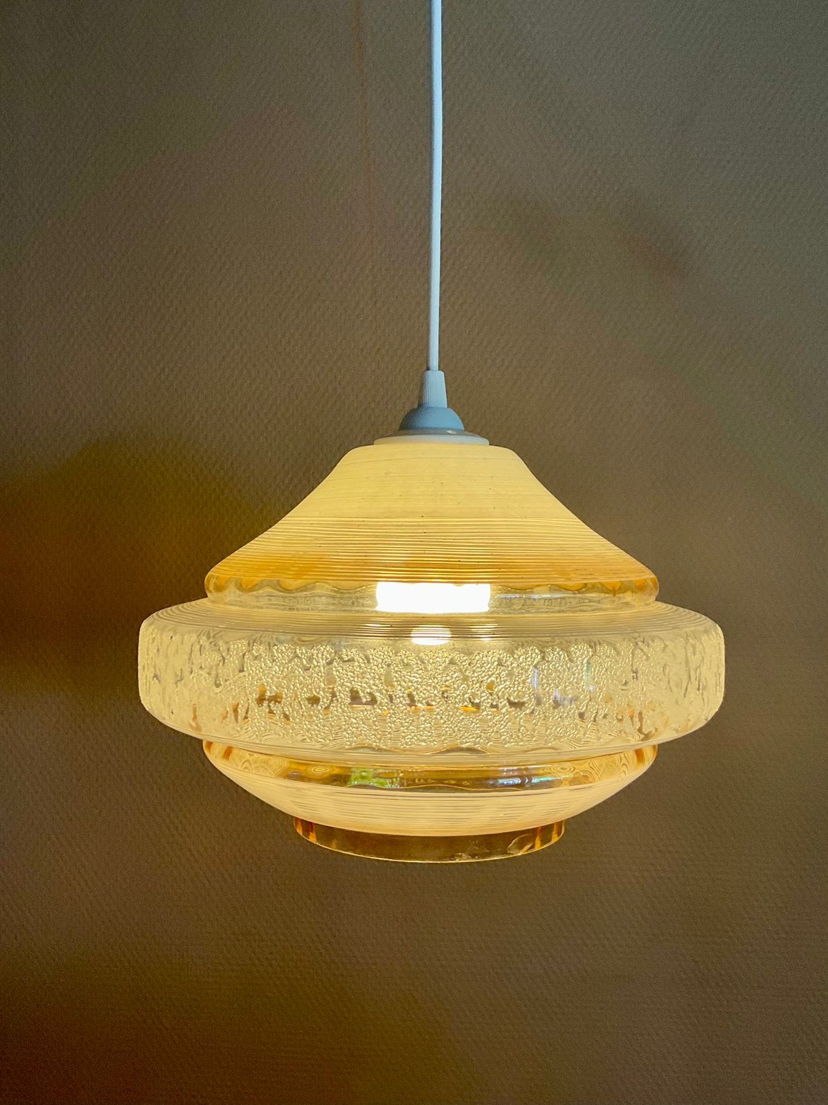 Hanglamp originele jaren 60 plafondlamp glas wit met goud, Gebruikt, Glas, Jaren zestig, E27 (groot)