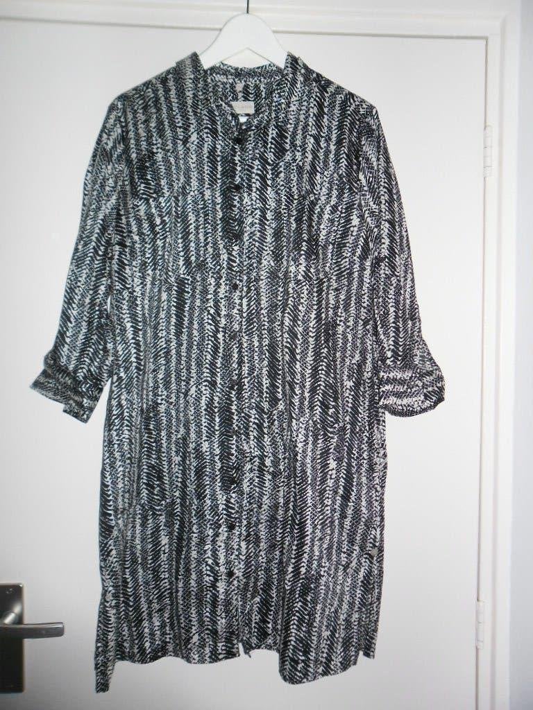 Milano Italy Zwart/Witte Lange Blouse Met Print Maat 44, Zwart, Maat 42/44 (L), Ophalen of Verzenden, Milano Italy