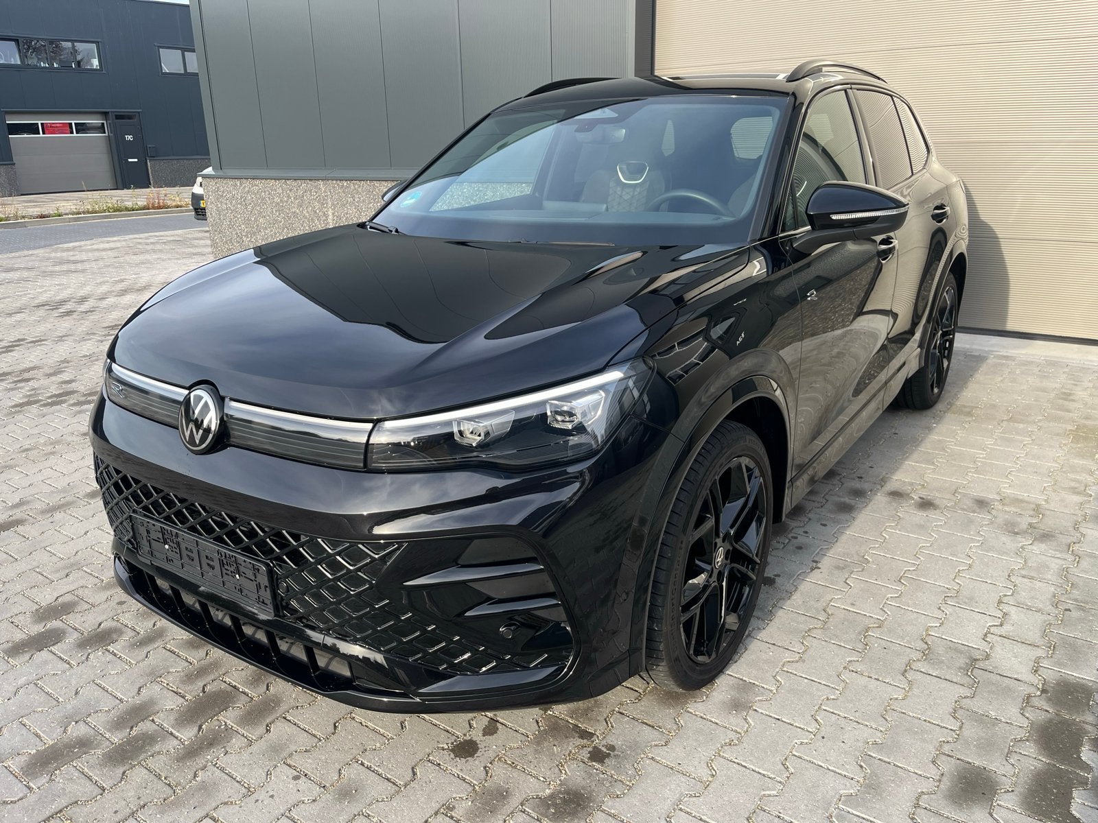 Volkswagen Tiquan R-Line|150pk|Massage|Black edition|IQ|360C, Auto's, 1998 cc, Euro 6, 4 cilinders, 150 pk