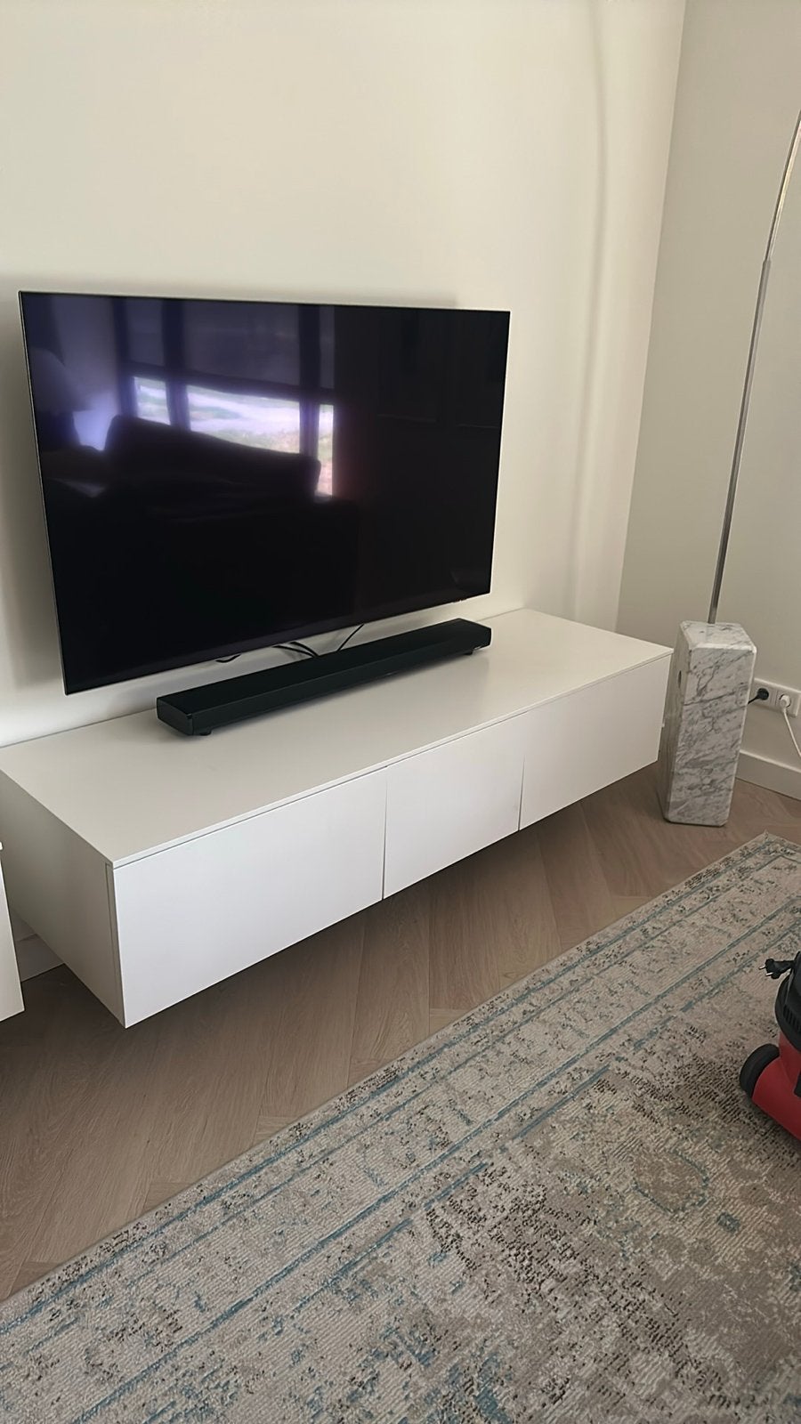Modern wit zwevend tv-meubel - Tempo Chornu, Overige materialen, Ophalen of Verzenden, Zo goed als nieuw, 200 cm of meer