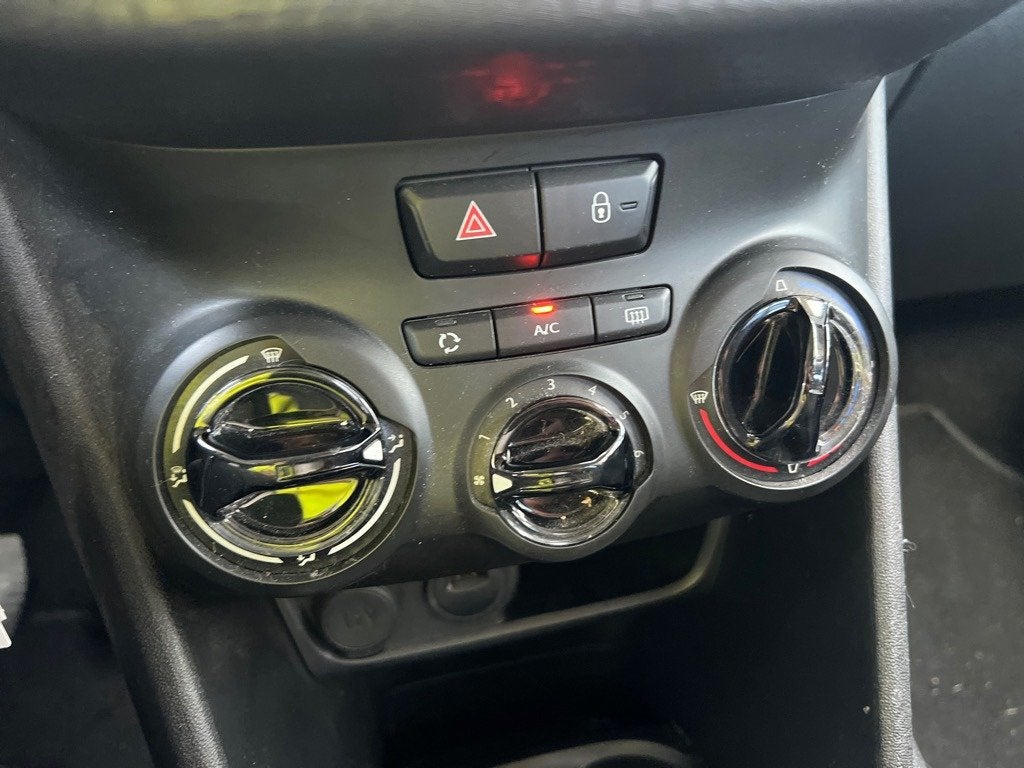 Foto 9 van Peugeot 208 1.2 5D NAP Airco Navi scherm Trekhaak CarPlay Nw