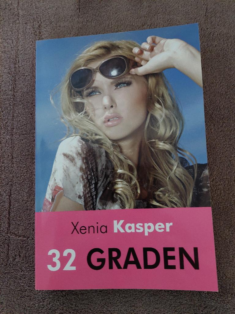 32 graden van Xenia Kaspers - roman, Ophalen of Verzenden, Zo goed als nieuw, Xenia Kasper, Nederland
