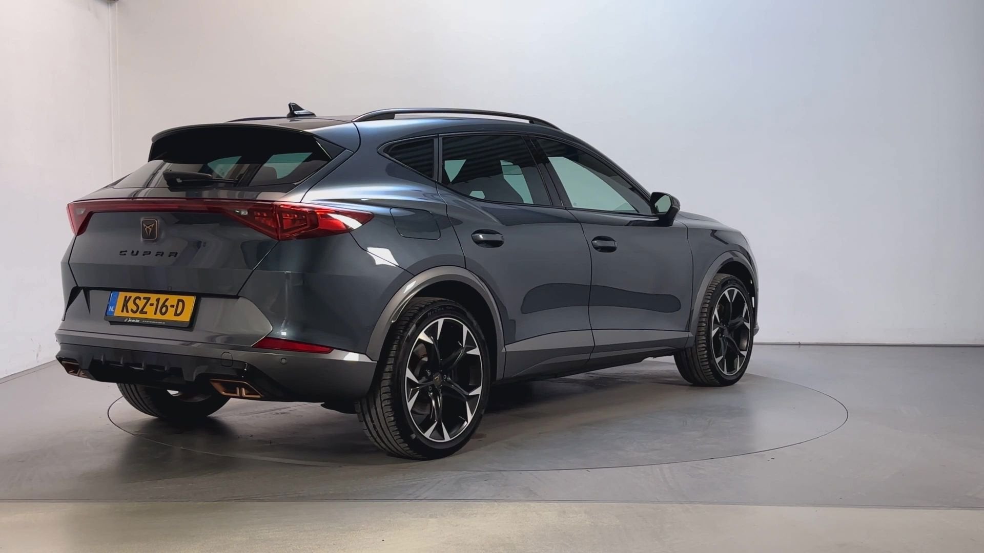 Cupra Formentor 1.4 e-Hybrid VZ 245pk Copper Edition LED Cam, Dealer onderhouden, Gebruikt, 4 cilinders, Leder en Stof