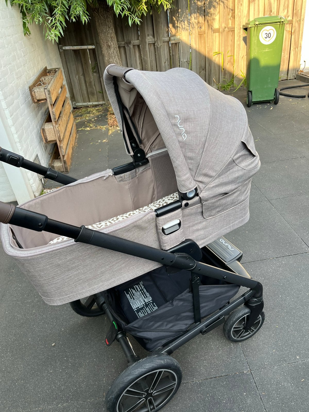Nuna reiswieg in kleur Cedar - Zo goed als nieuw, Zo goed als nieuw, Met reiswieg, Ophalen, Kinderwagen