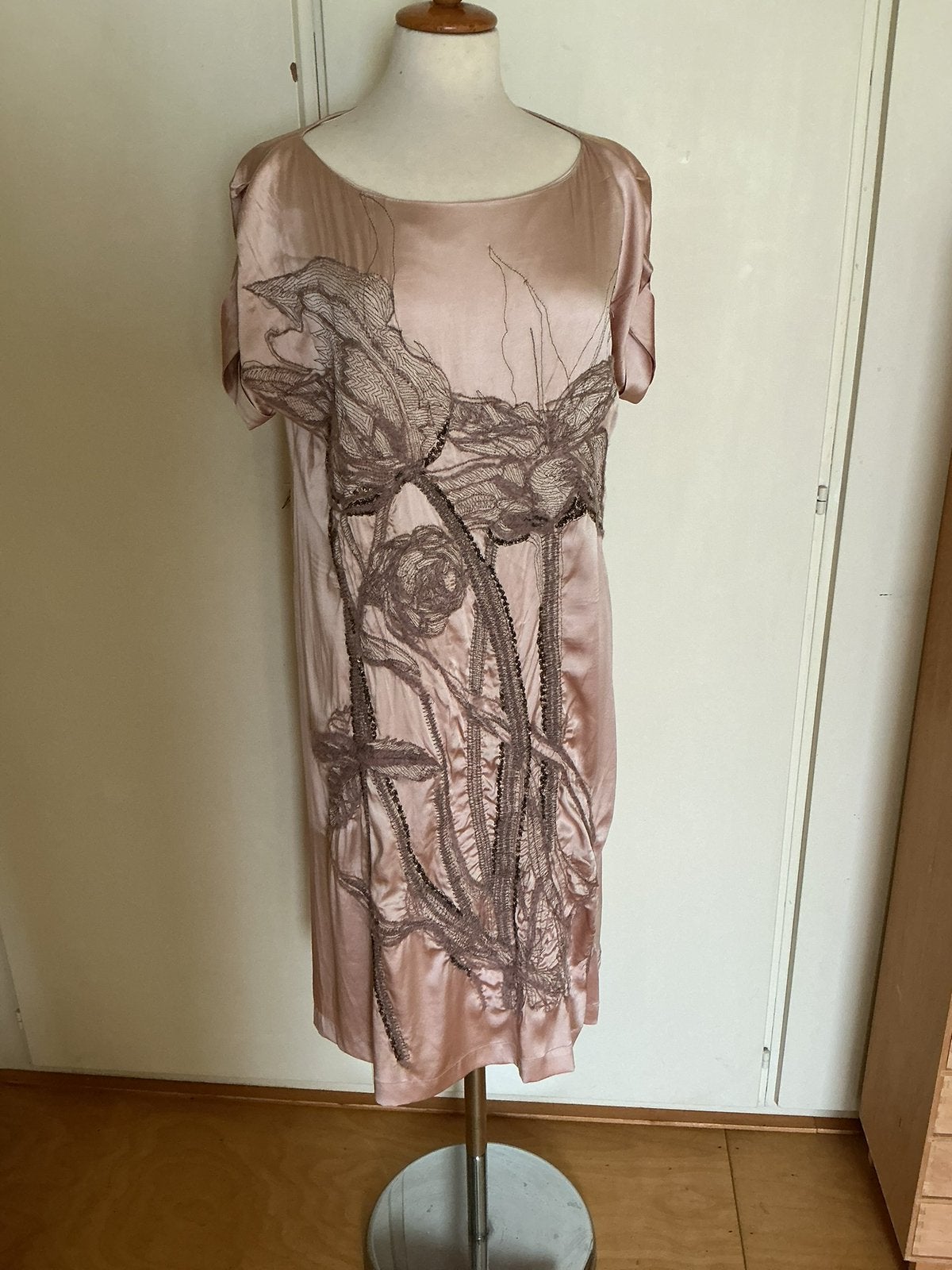 Zijden jurk Just in Case, Kleding | Dames, Maat 38/40 (M), Overige typen, Ophalen of Verzenden, Roze