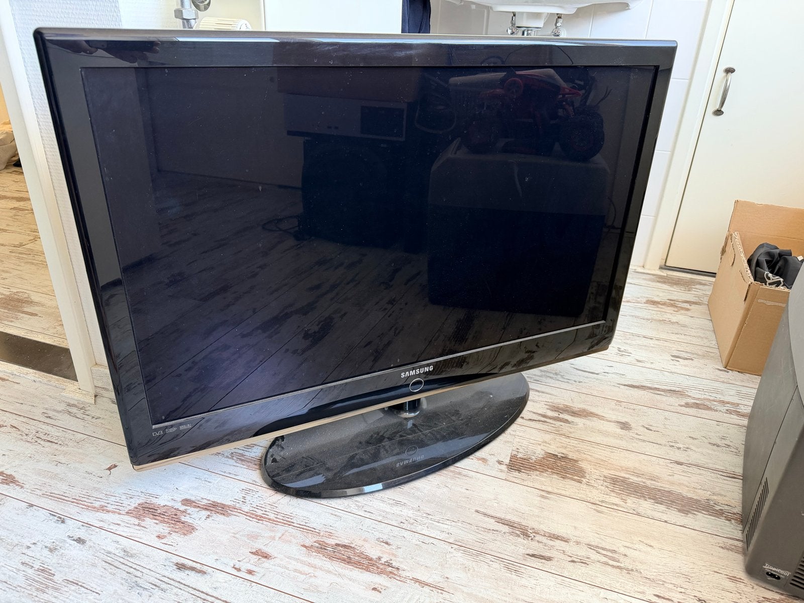 Samsung LE40M87BDX/XEU LCD TV - 40 inch (m2420750163) — Televisies ...
