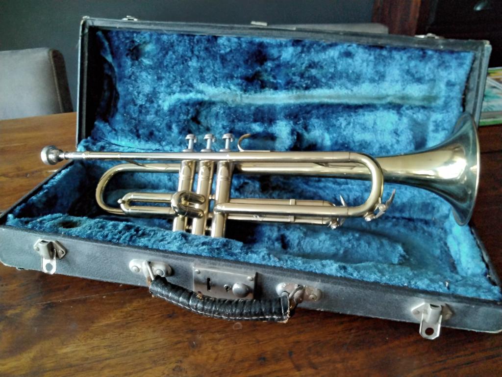 Bb Trompet H. Glassl, Ophalen of Verzenden, Zo goed als nieuw, Bes-trompet, Met koffer