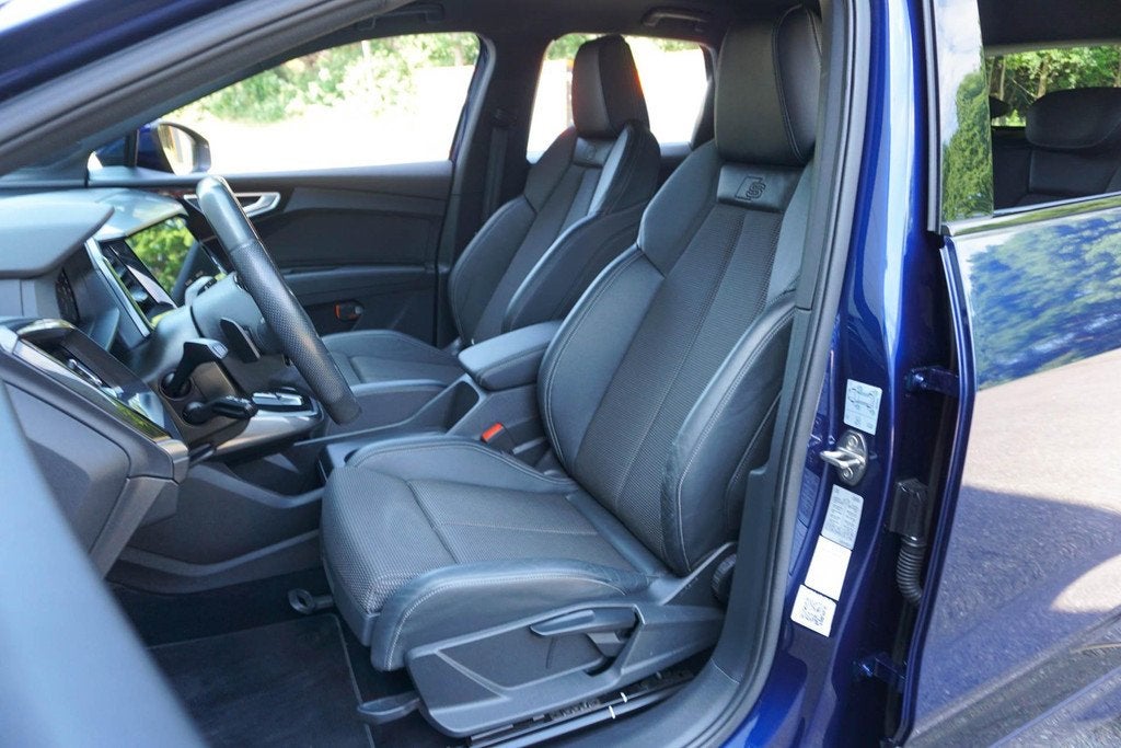Audi Q4 e-tron 40 204pk Launch Edition S Competition 82 kWh, Auto's, Audi, Automaat, Achterwielaandrijving, Zwart, Blauw