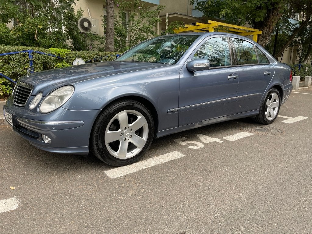 Mercedes Benz E320 4matic airmatic Avantgarde €11.500, Auto's, Automaat, Blauw, Leder, Particulier