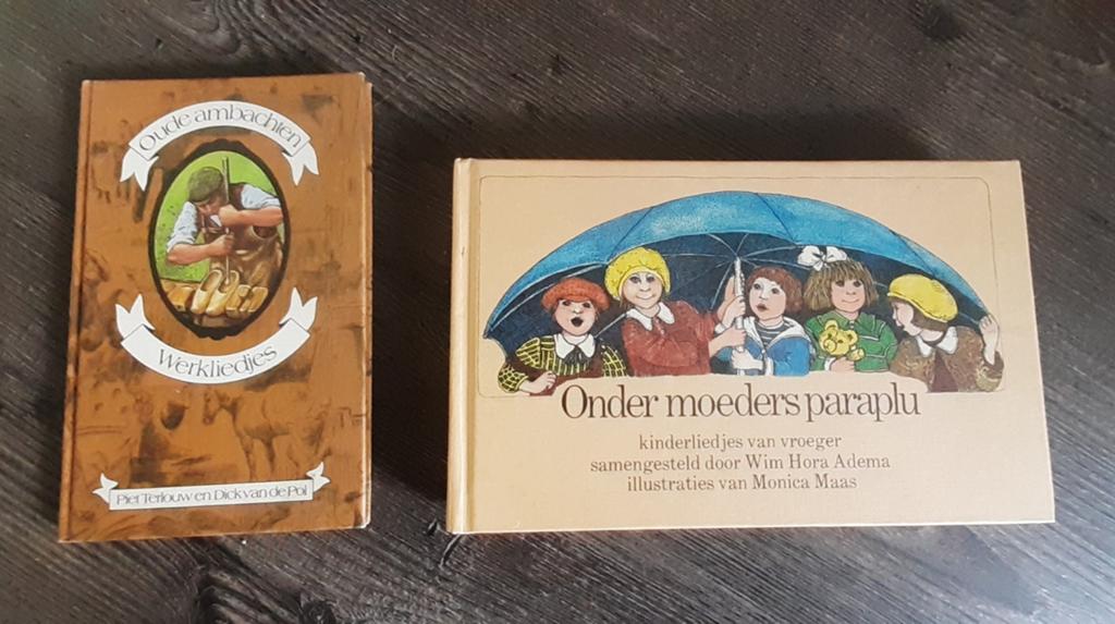 2x Kinderboeken: Oude ambachten en Onder moeders paraplu, Ophalen of Verzenden