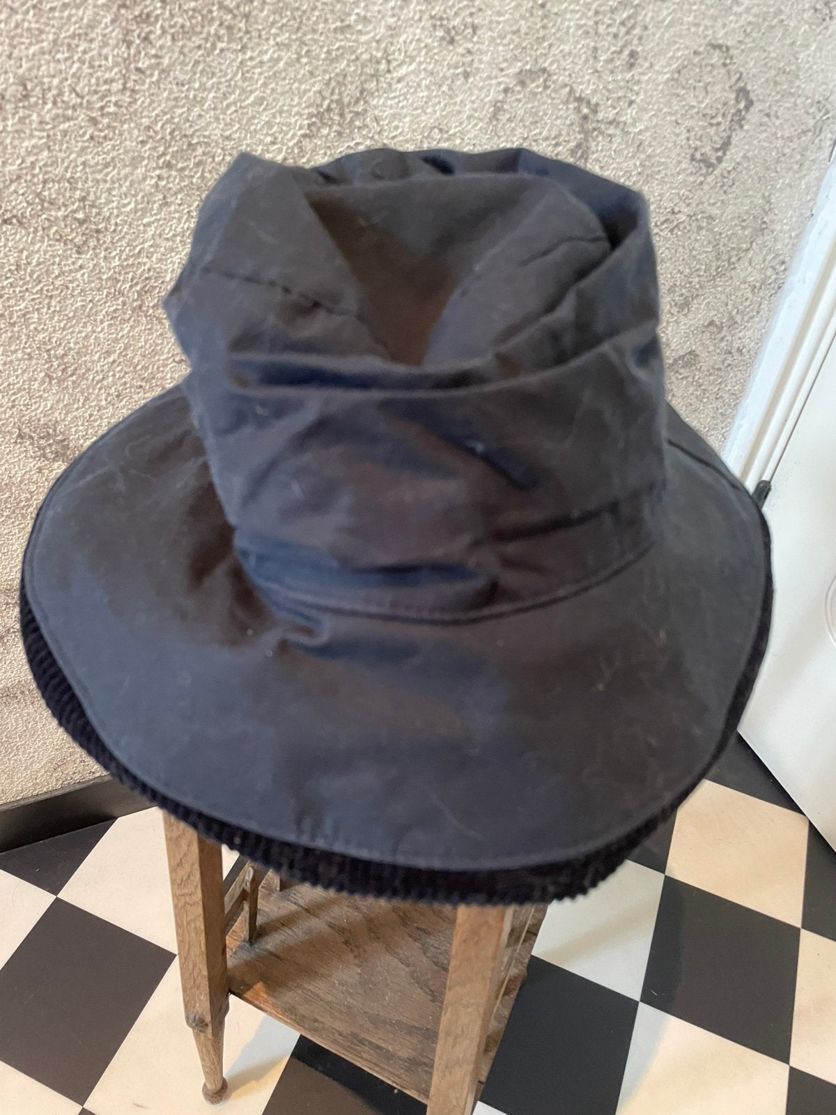 Waxed “ lady Di” bucket hoed nachtblauw XS/S, Ophalen of Verzenden, Zo goed als nieuw