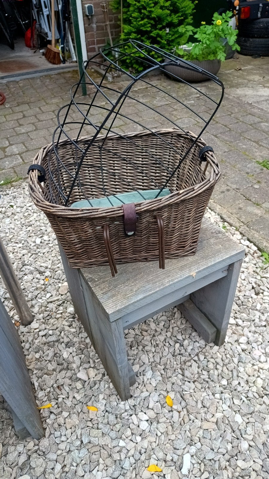 Fietsmand hond, Ophalen
