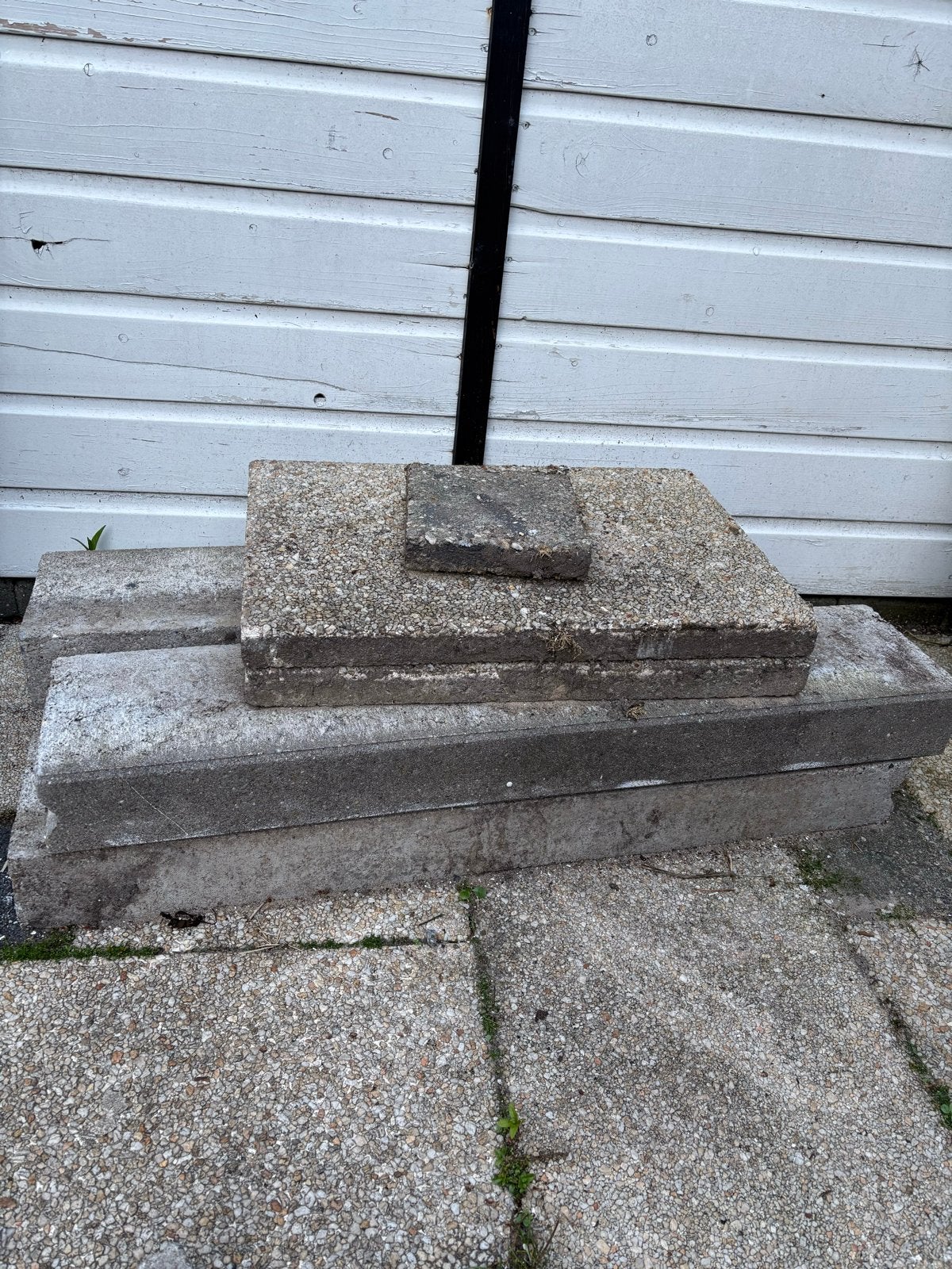 Gebruikte betonnen terrastegels en opsluitbanden, Ophalen, Gebruikt, Minder dan 5 m², Beton