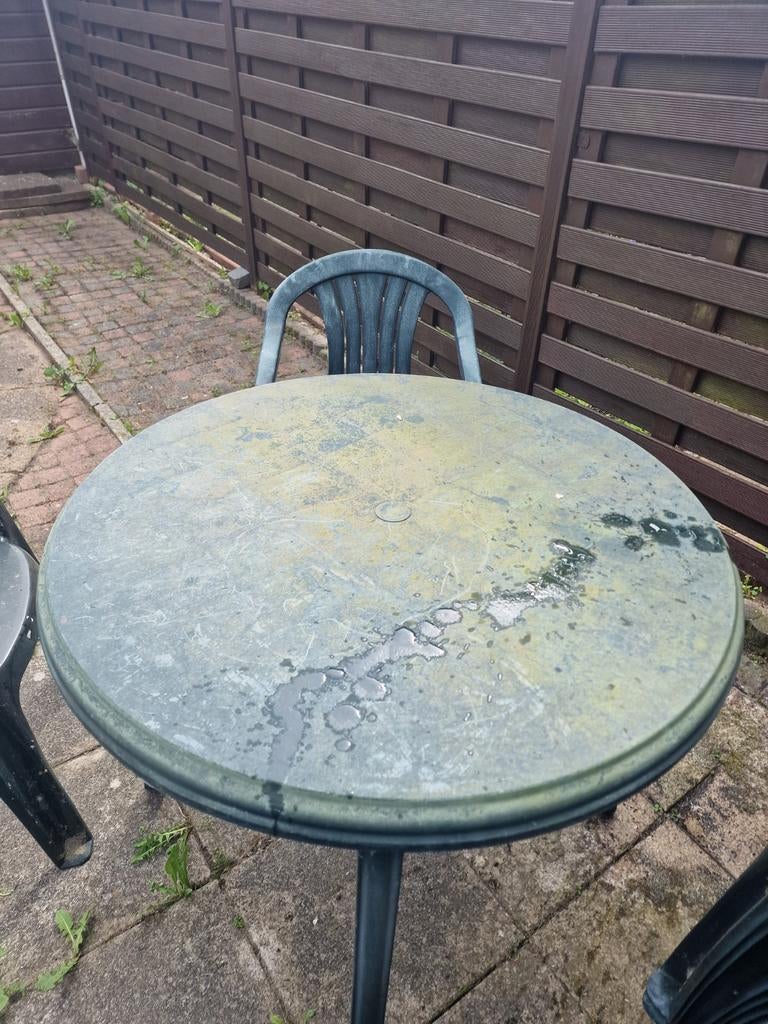 Tuinset met 9 stoelen - zo goed als nieuw na schoonmaak, Ophalen