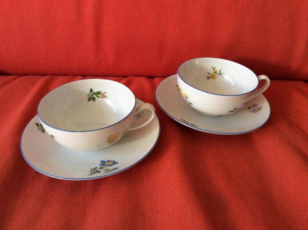 Twee theekopjes + schotel, Kronester Bavaria, wit + bloemen, Ophalen of Verzenden, Zo goed als nieuw, Overige stijlen, Kop(pen) en/of Schotel(s)