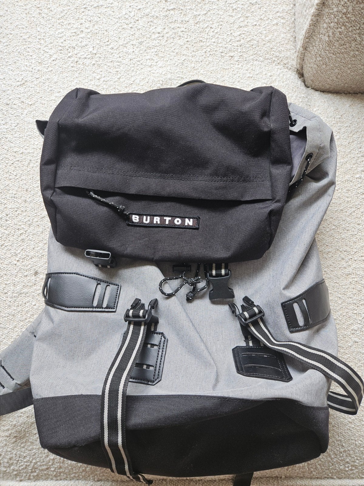 Burton rugzak - Grijs/Zwart - Gesp zit wat los, Gebruikt, 25 tot 40 cm, Ophalen of Verzenden, Overige merken