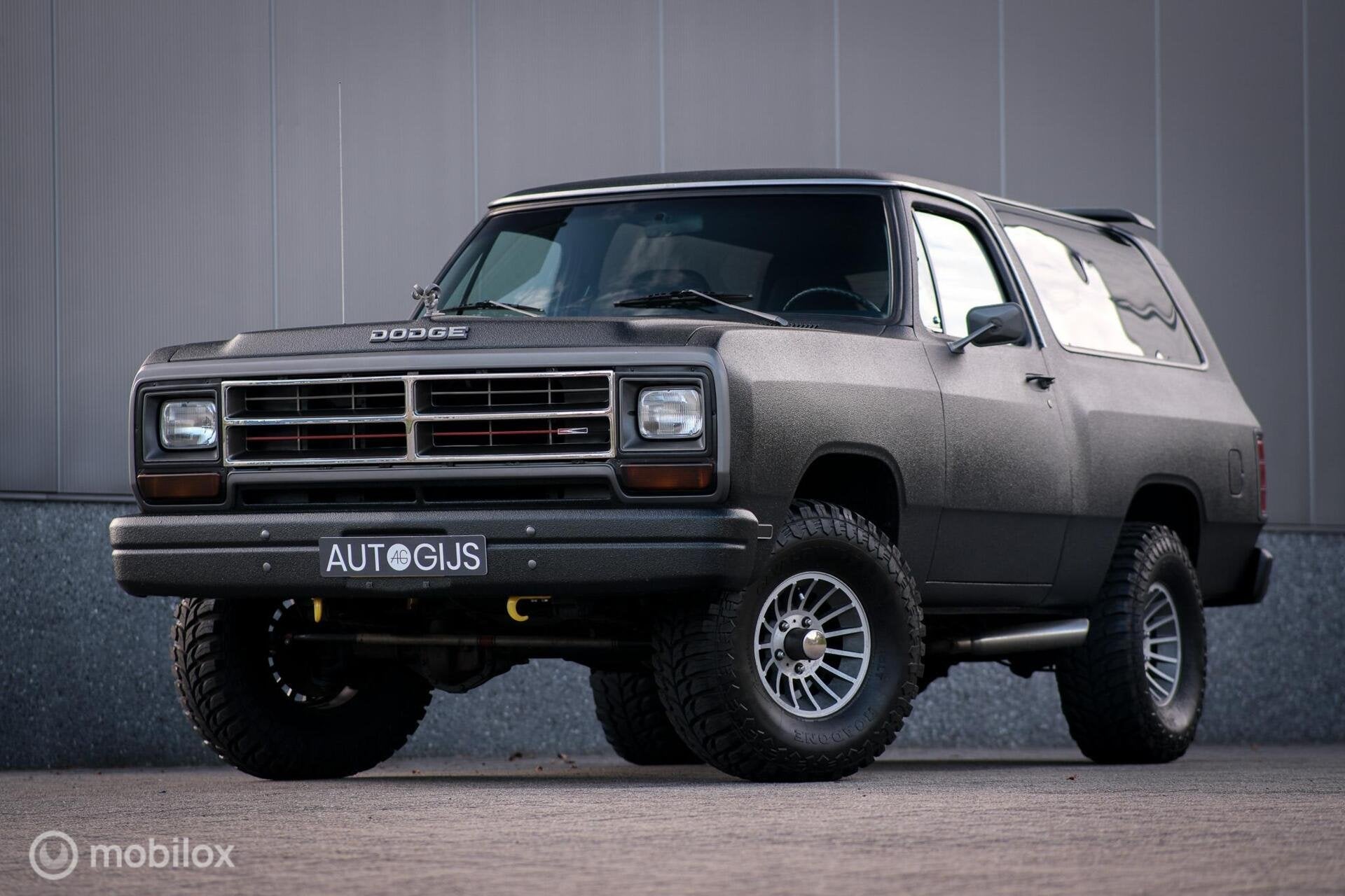 Dodge Ramcharger 5.2 V8 | Gerestaureerd | Wegenbelasting vri, Auto's, Gebruikt, 4 stoelen, Lederen bekleding, Zwart