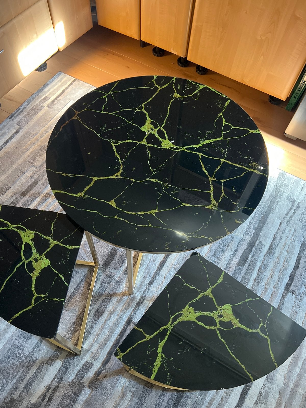 Set van 4 kleine ronde tafels met uniek groen marmerpatroon, Huis en Inrichting, Minder dan 50 cm, Rond, Ophalen of Verzenden
