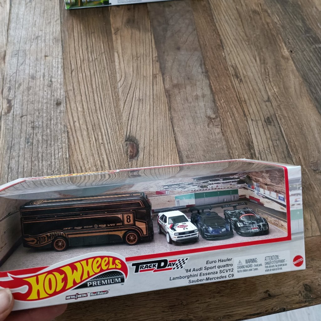 Hot wheels Premium Track Day set euro hauler Audi, Lambo mer, Ophalen of Verzenden, Nieuw, Auto