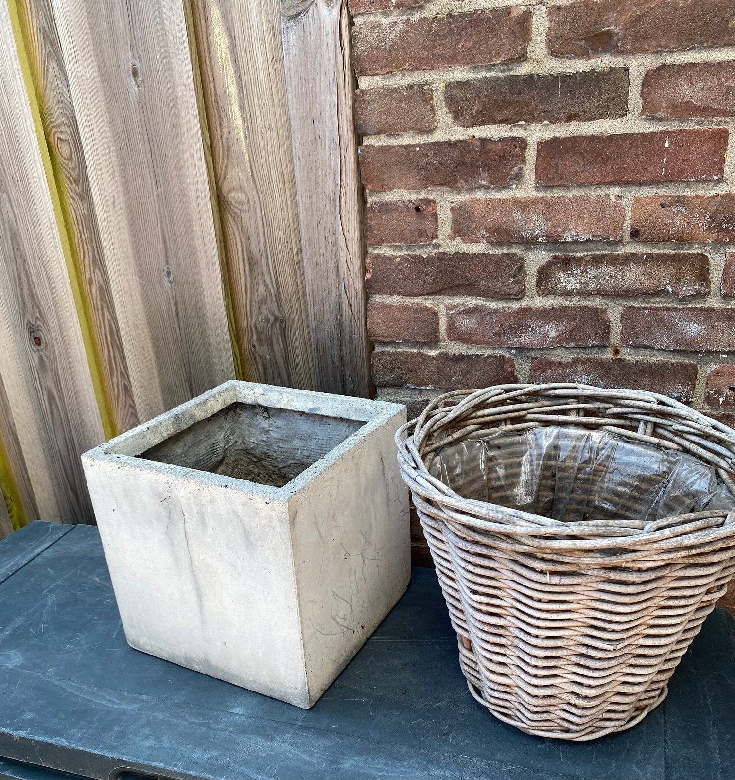 2 bloempotten, Tuin en Terras, Bloembakken en Plantenbakken, Ophalen, Kunststof, Minder dan 30 cm, Rond