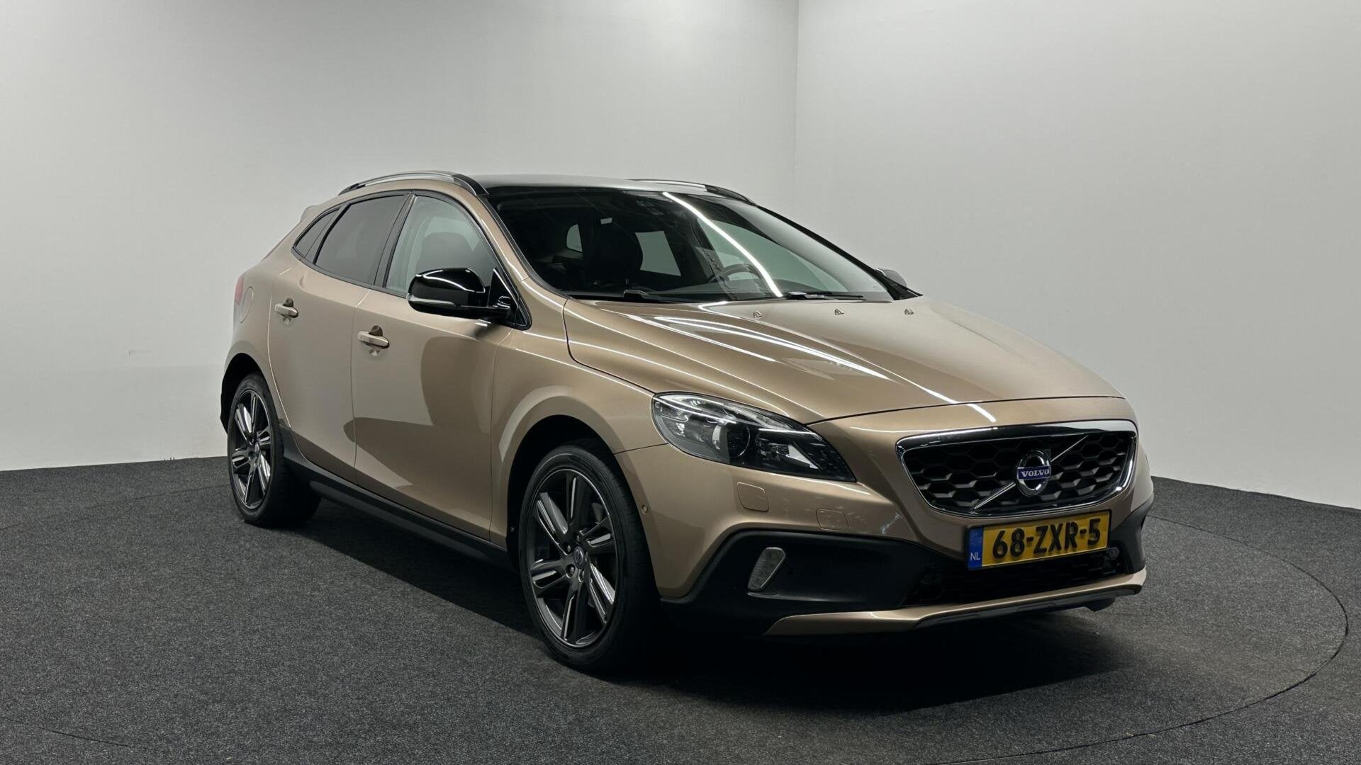 Volvo V40 Cross Country 1.6 T4 Summum CAMERA PANO LEER NAVI, Auto's, Voorwielaandrijving, 4 cilinders, 179 pk, Autotrust
