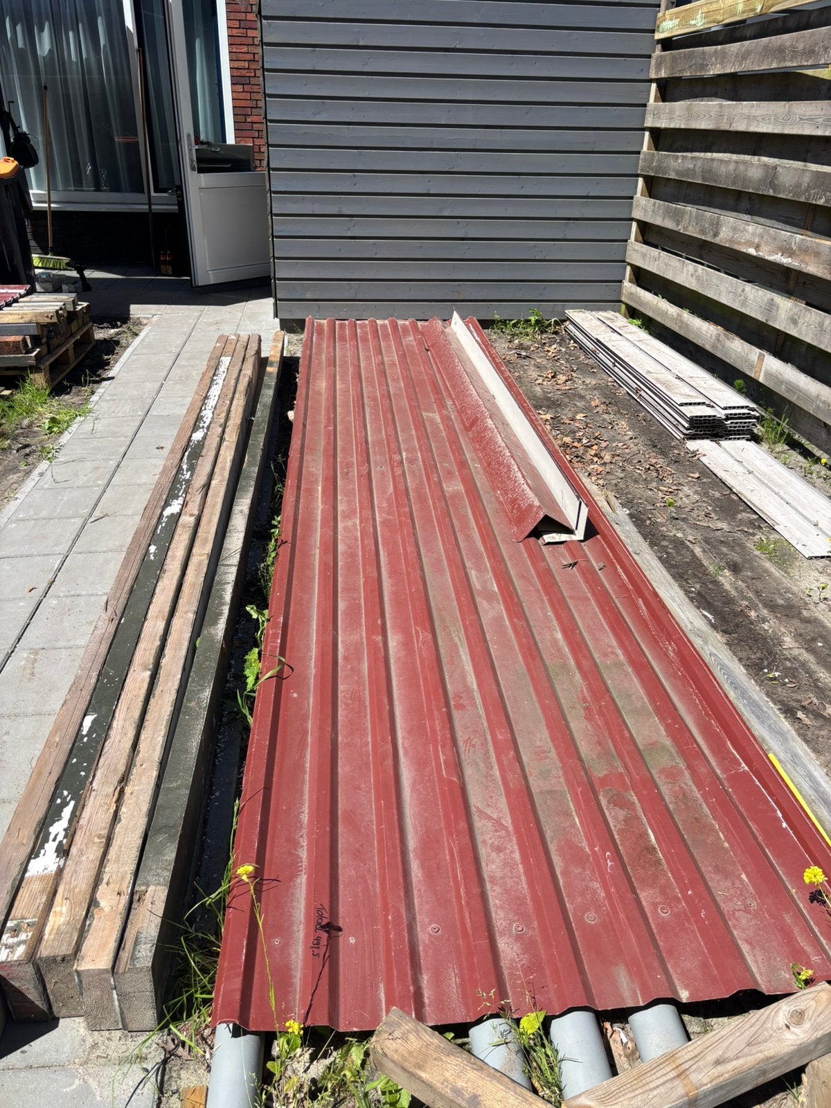 Damwand dakplaten met vilt, 5m ongeveer teab weg! Balken enz, Ophalen, Zo goed als nieuw