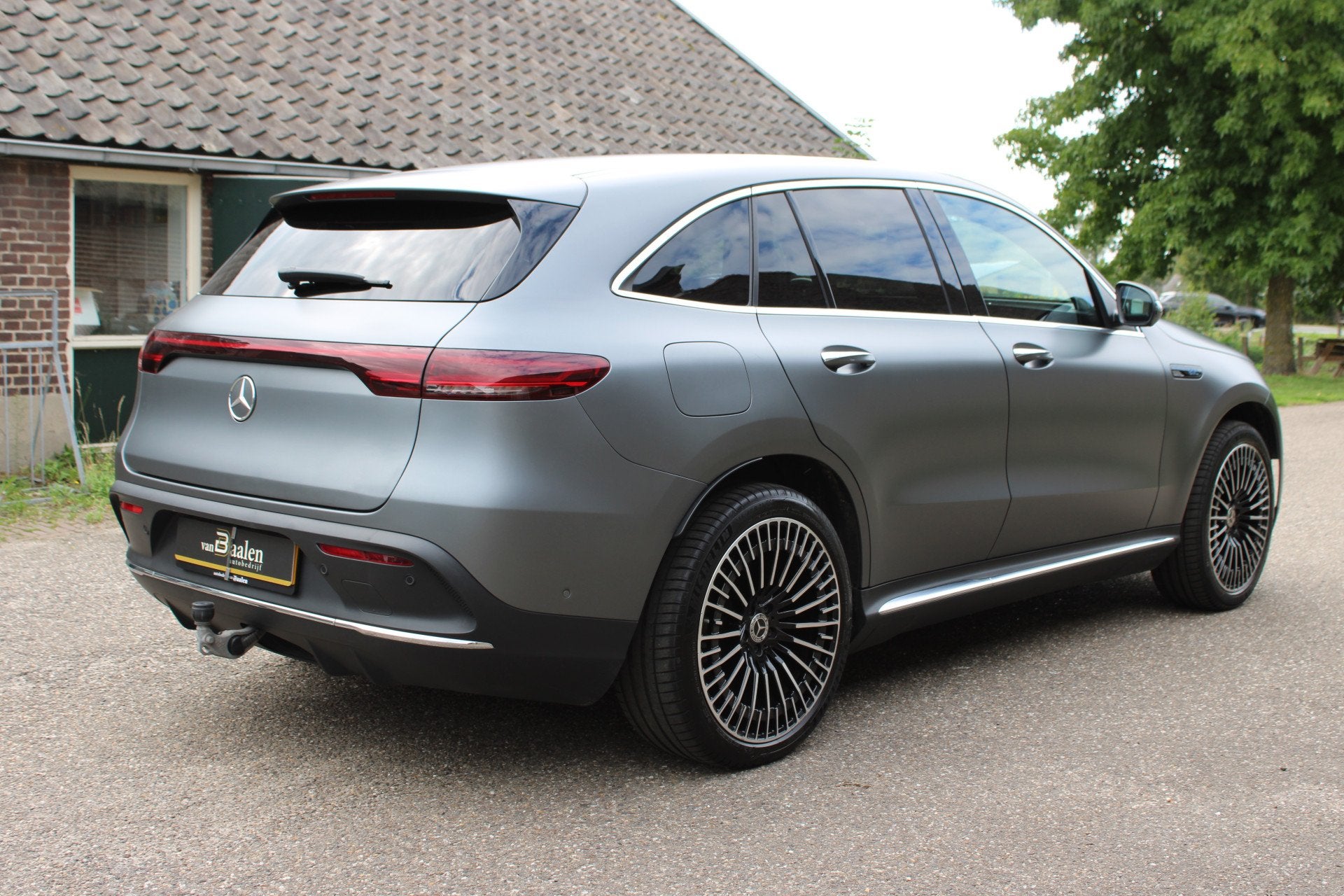 Mercedes-Benz EQC 400 4MATIC Premium Plus AMG 80 kWh SOh 93,, Automaat, Dealer onderhouden, Zwart, 2395 kg