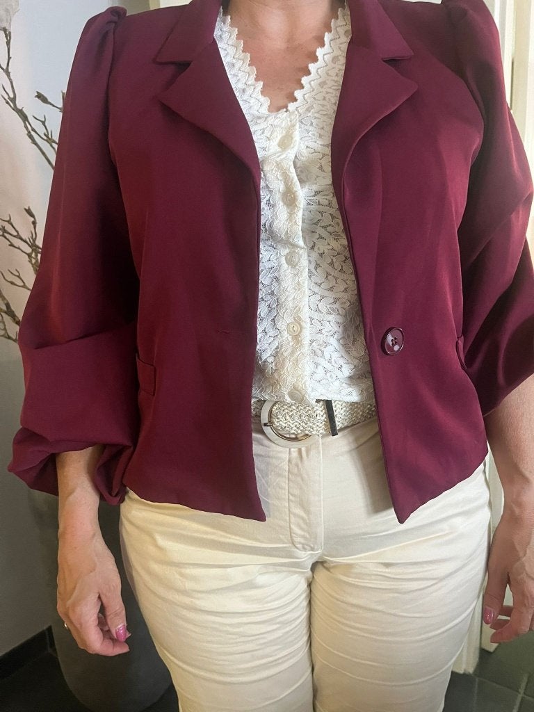 bordeaurood/ wijnrood/ burgundy jasje maat M/L, Kleding | Dames, Jasjes, Kostuums en Pakken, Maat 42/44 (L), Ophalen of Verzenden