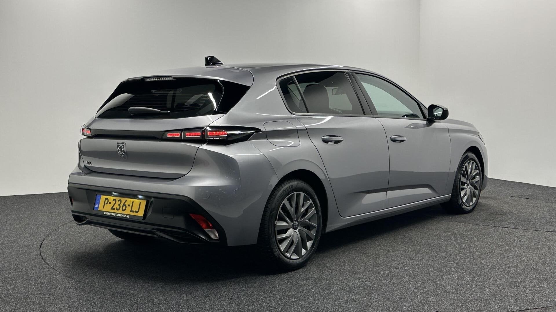 Foto 5 van Peugeot 308 1.2 PureTech Active Pack Business CARPLAY NAVI C