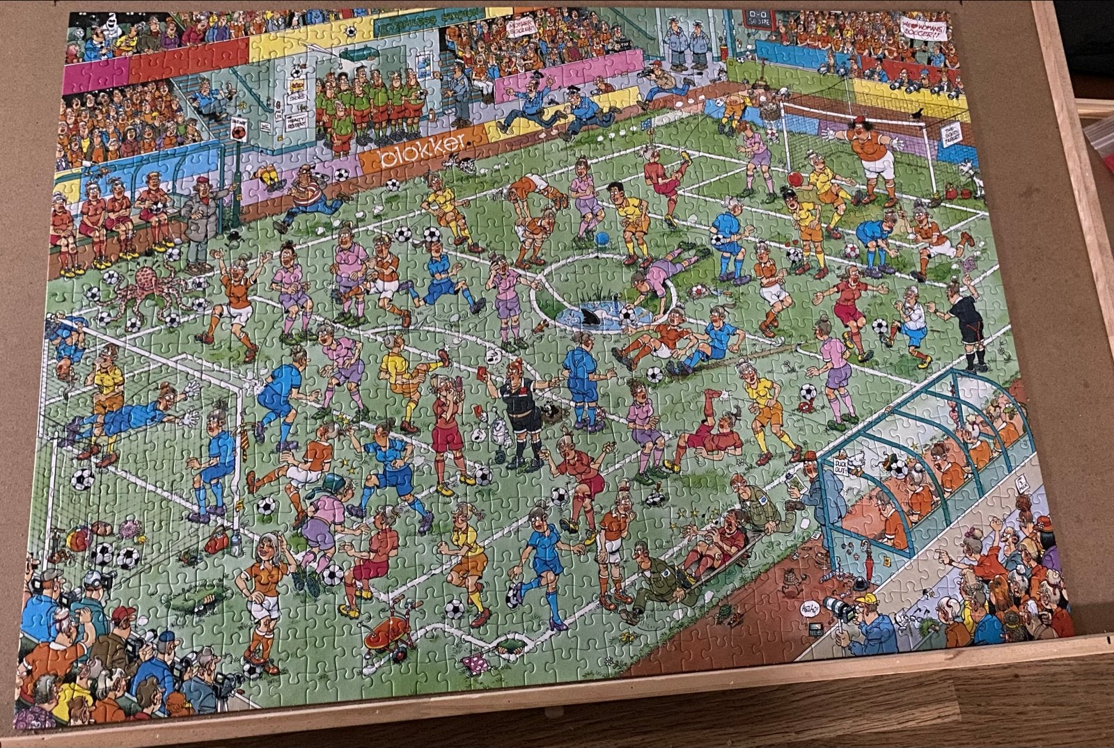 Jan van Haasteren WK Vrouwenvoetbal Puzzel 1000+ stukjes, Ophalen of Verzenden, 500 t/m 1500 stukjes, Gebruikt, Legpuzzel