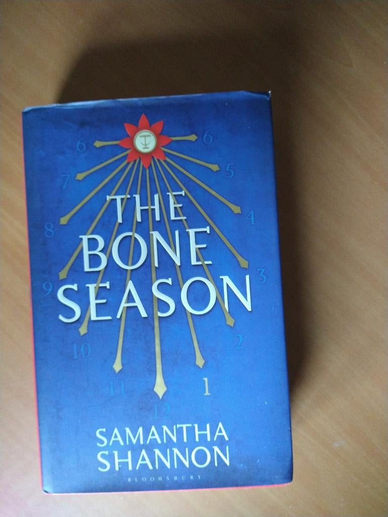 Shannon, Samantha - gesigneerd The Bone Season, Boeken, Ophalen of Verzenden, Zo goed als nieuw
