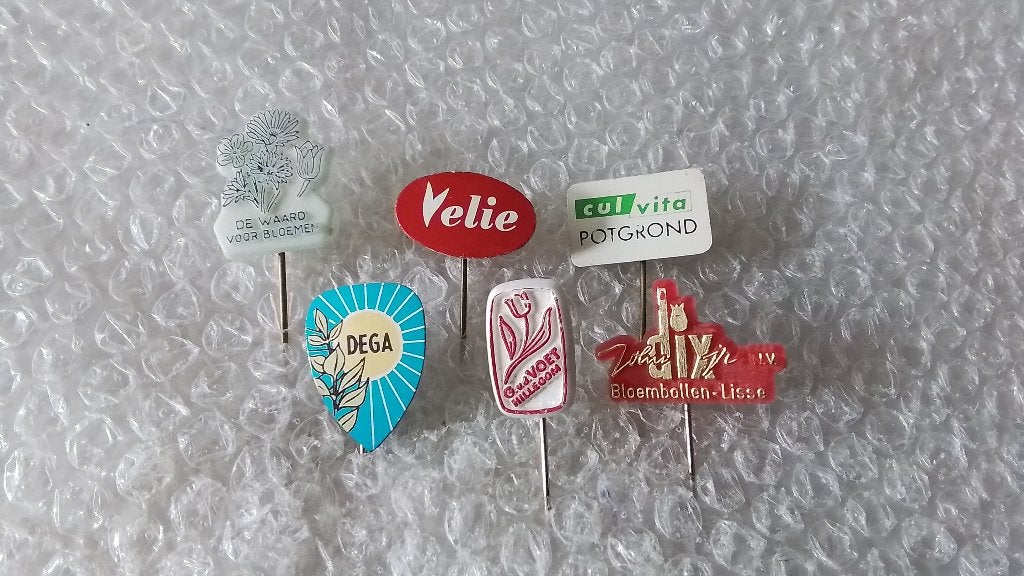 6 verschillende speldjes bloemen, Ophalen of Verzenden, Zo goed als nieuw, Overige onderwerpen