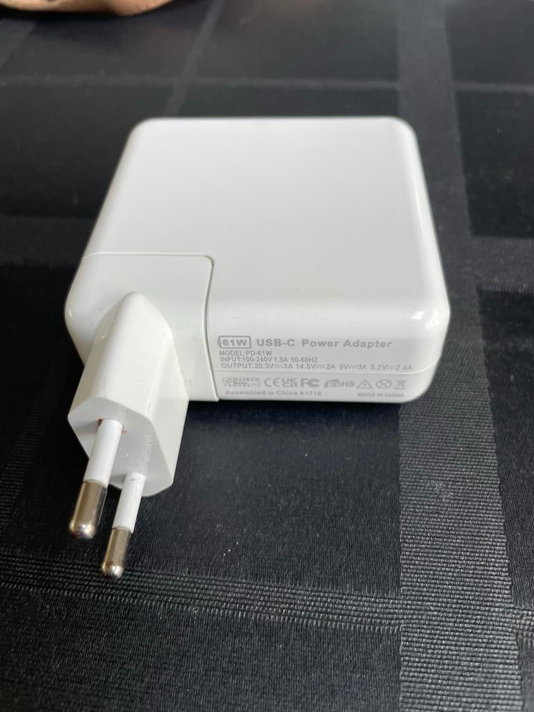 Apple A1718 61W USB-C Power Adapter - Oplader voor Mac, Computers en Software, Laptop-opladers, Zo goed als nieuw, Ophalen of Verzenden