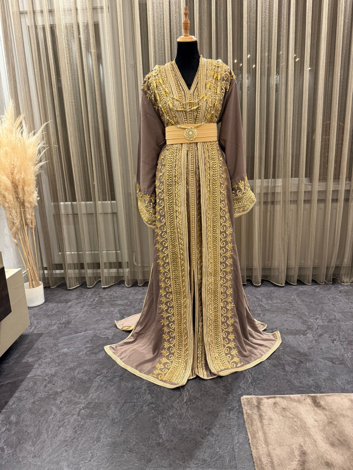TE HUUR – ZEER EXCLUSIEVE Marokkaanse Takchita / Caftan, Kleding | Dames, Jurken, Maat 38/40 (M), Blauw, Ophalen of Verzenden