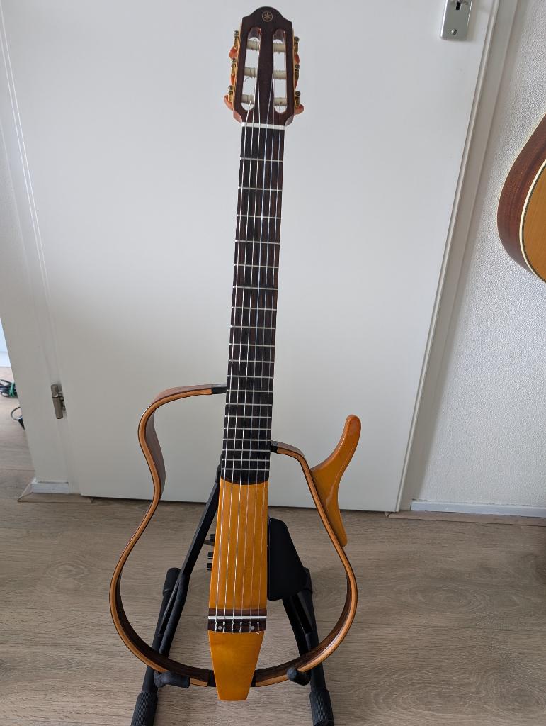 Yamaha silent gitaar SLG 120, Ophalen, Zo goed als nieuw, Klassieke of Spaanse gitaar, Met (piezo-)element