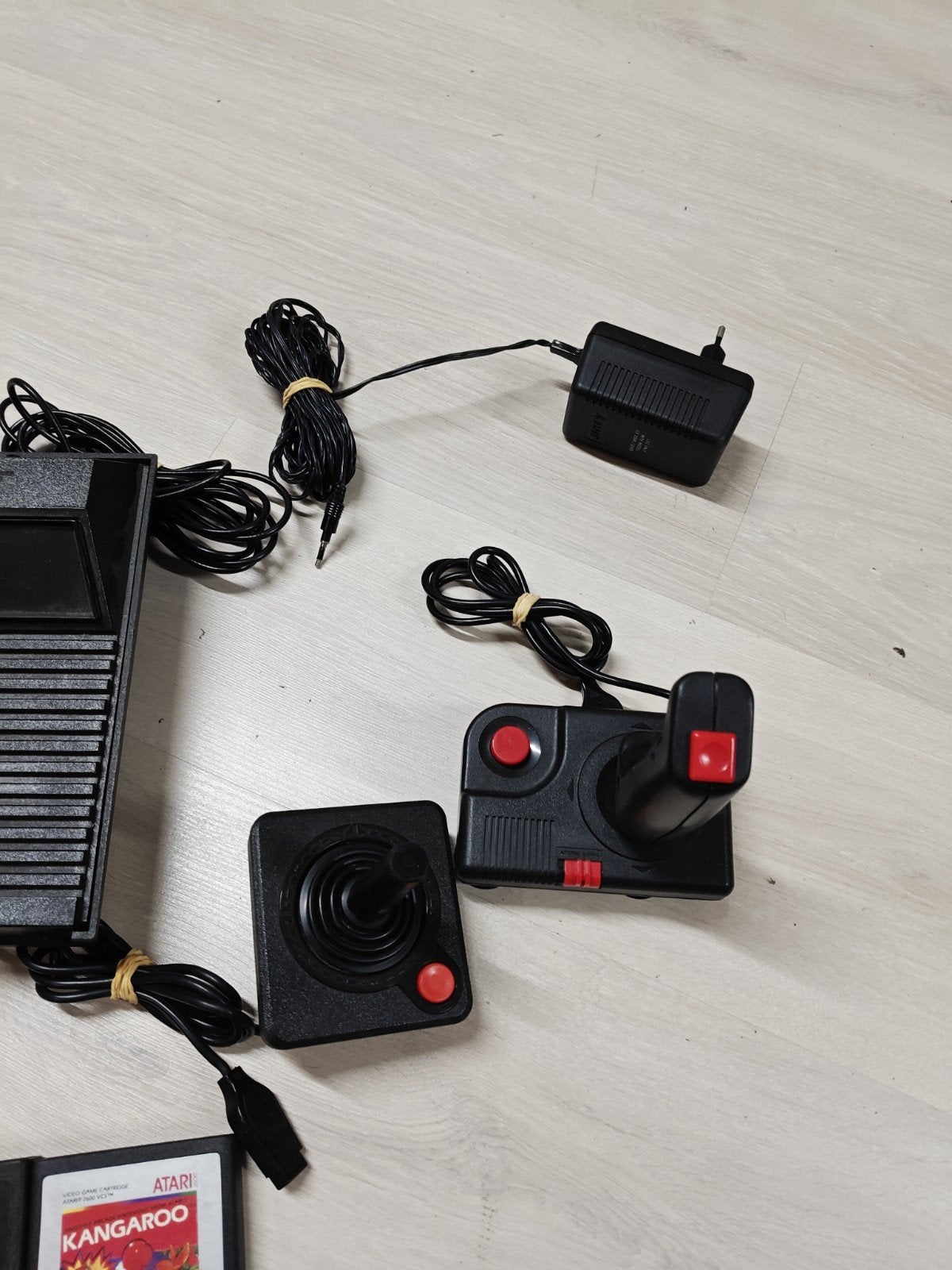 Atari 2600 Darth Vader console met 4 games en 2 controllers, Spelcomputers en Games, Spelcomputers | Atari, ., Met 2 controllers