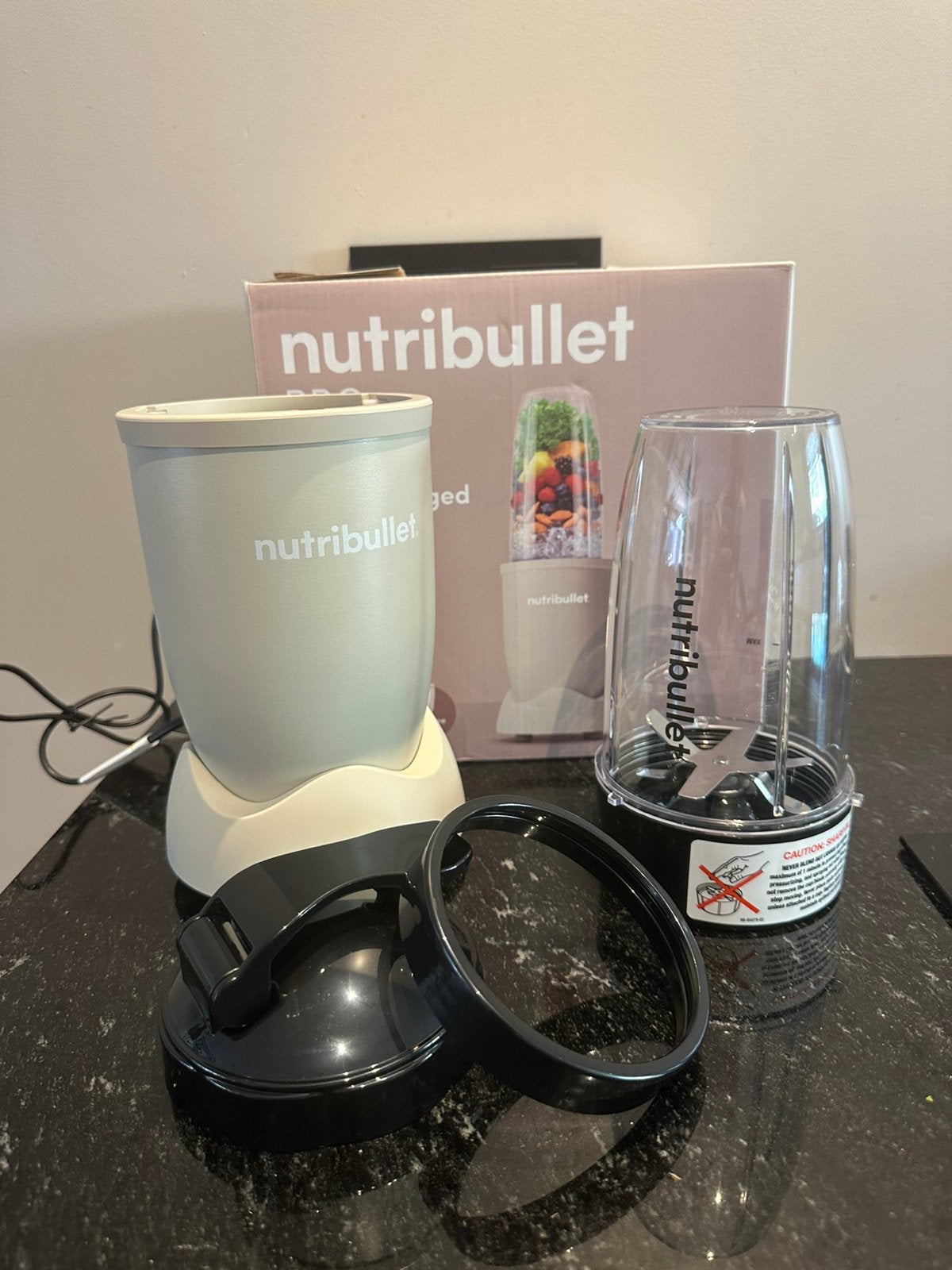 ZGAN: Nutribullet blender 900 watt zandkleur, Ophalen of Verzenden, Zo goed als nieuw