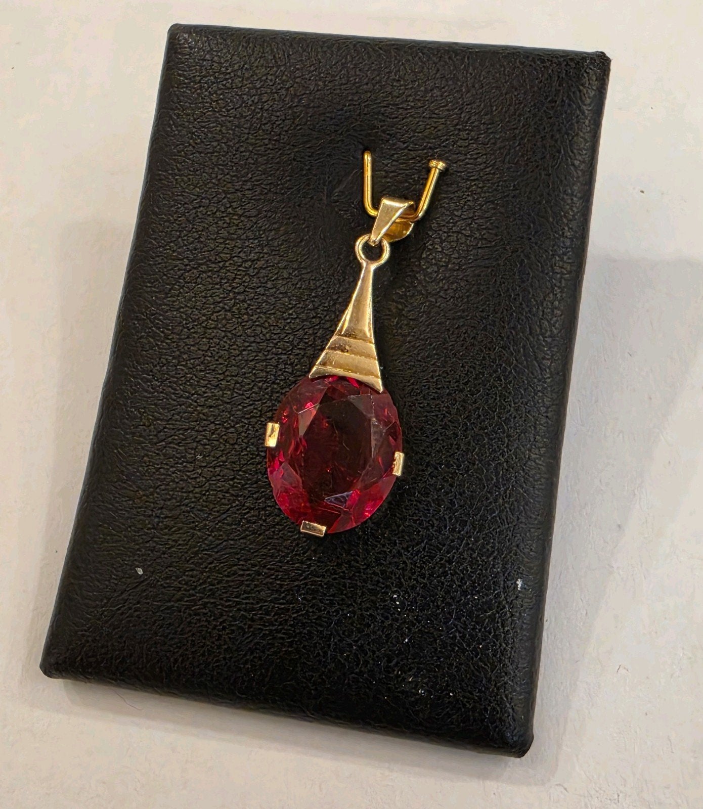Vintage 14 karaats gouden hanger bezet met Robijn geelgoud, Sieraden, Tassen en Uiterlijk, Kettinghangers, Zo goed als nieuw, Goud