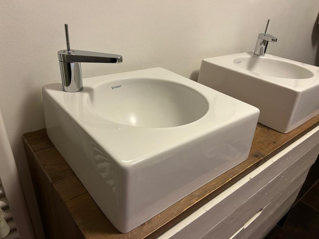 Duravit wastafel 40x40cm incl Damixa mengkraan - 2 stuks, Ophalen, Minder dan 50 cm, Zo goed als nieuw, Minder dan 100 cm